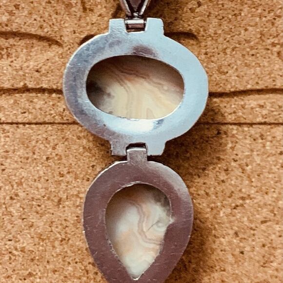 Cream and peach crazy lace agate in SS pendant - Picture 2 of 9